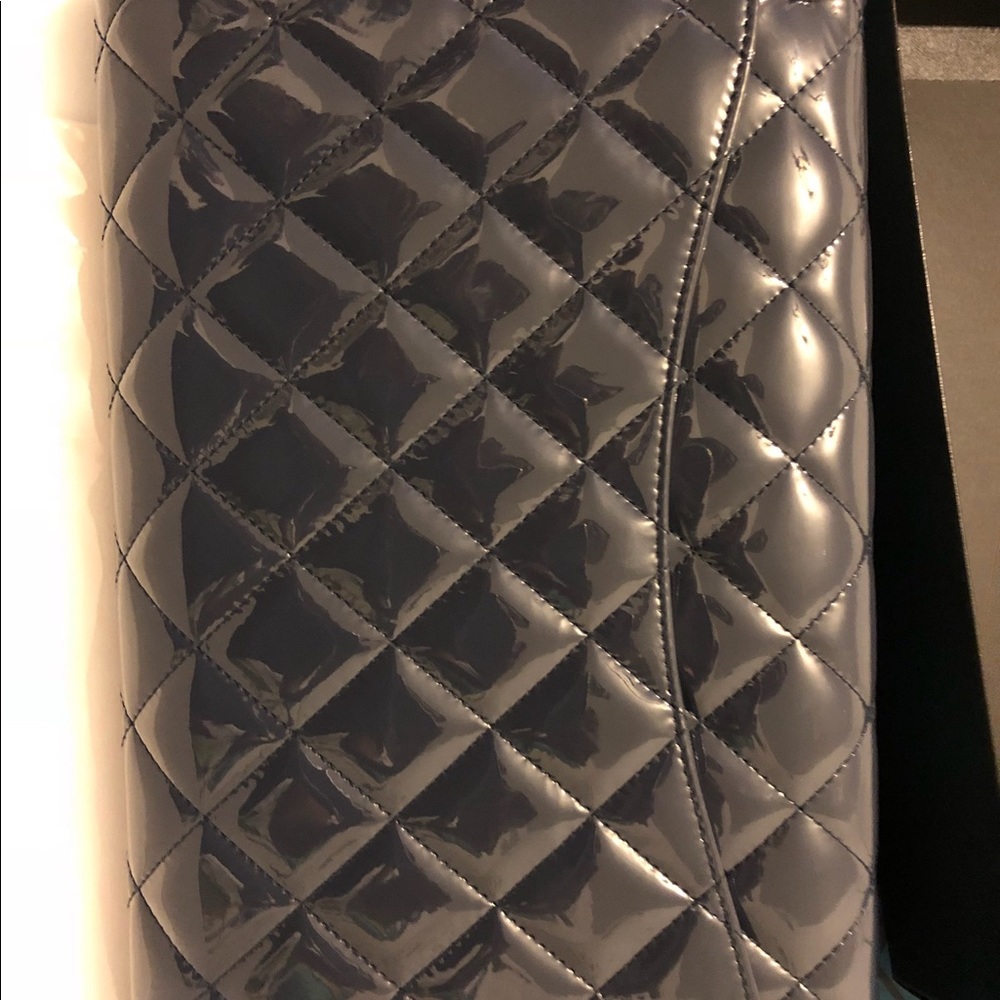 SOLD‼️ Authentic Chanel patent Navy blue envelope - Picture 4 of 5